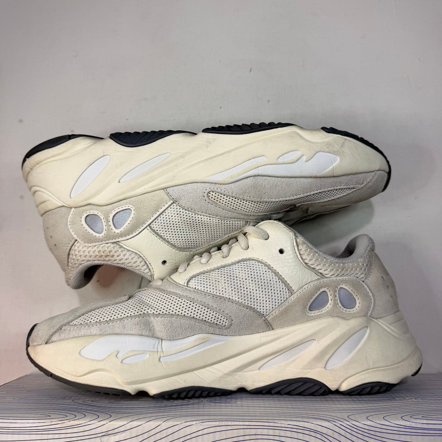 Adidas Yeezy Boost 700 Analog U9.5