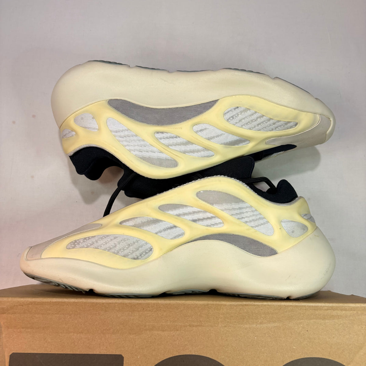 Yeezy 700 V3 Azael U10.5