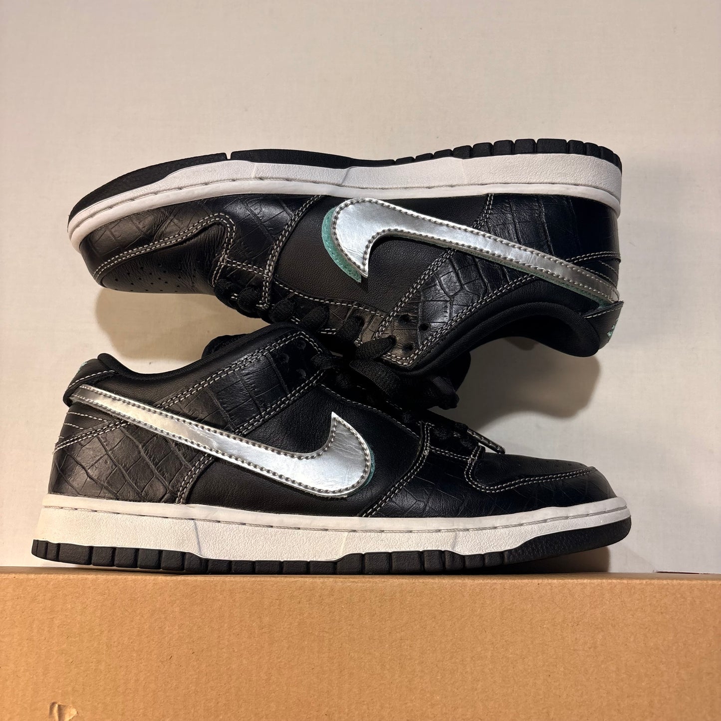 Nike SB Dunk Low Diamond Supply Co. Black U7