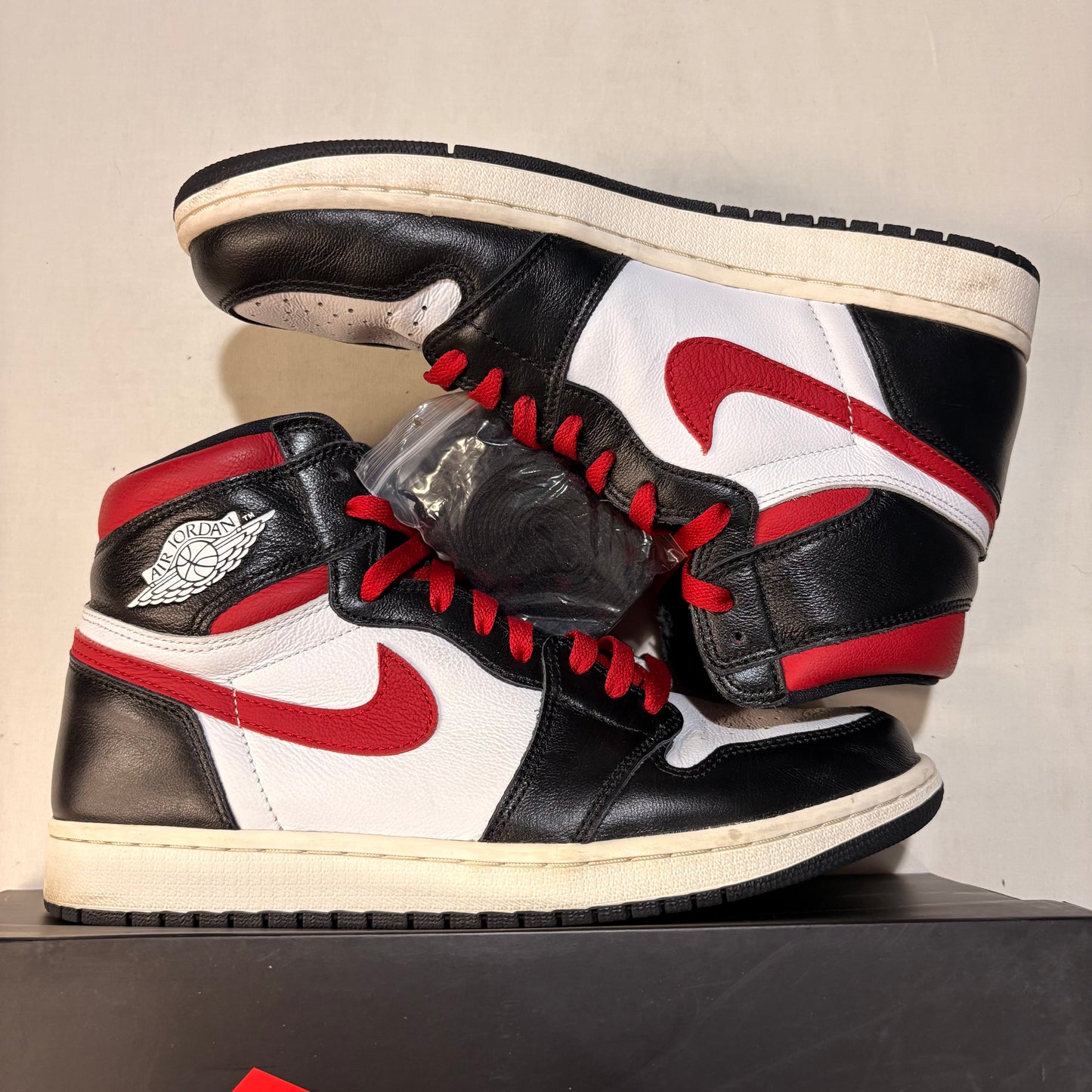 Jordan 1 Retro High Black Gym Red U10