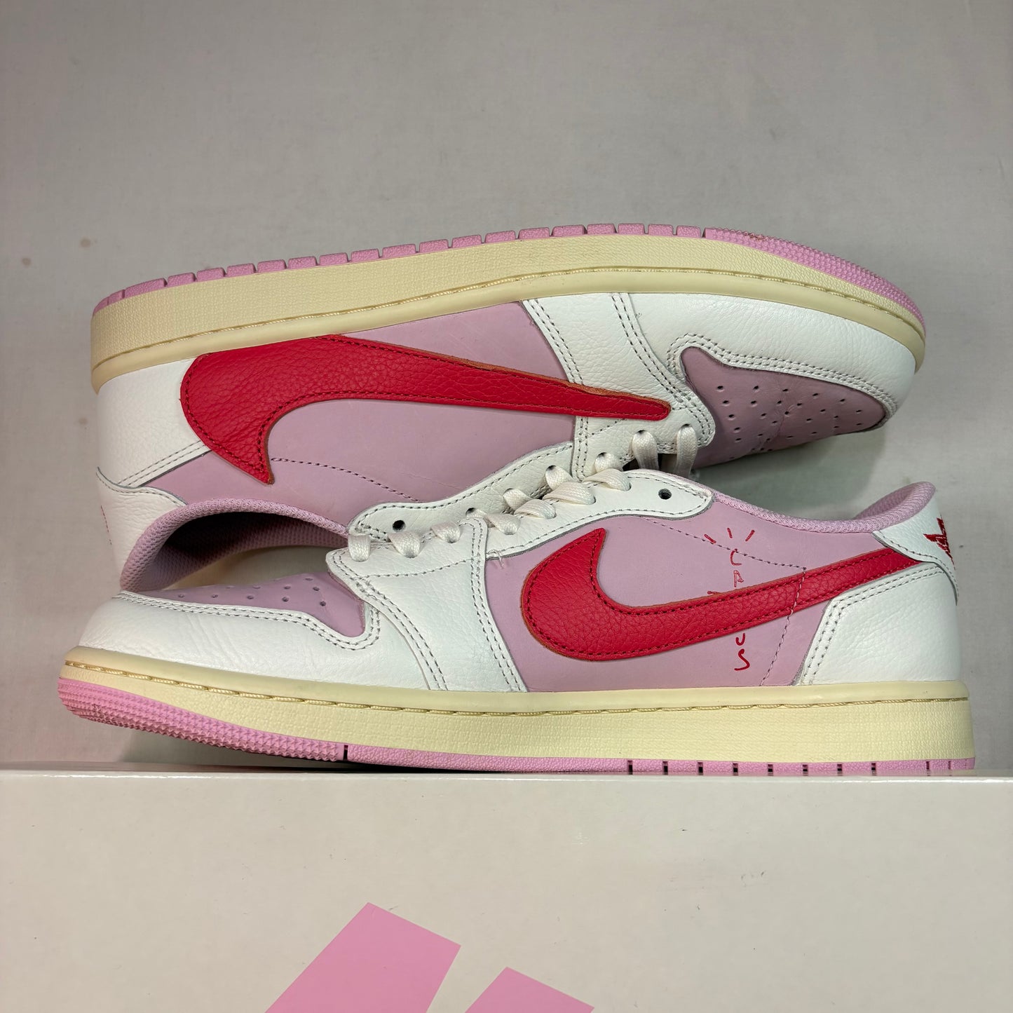 Jordan 1 Retro Low Travis Scott Tropical Pink U10
