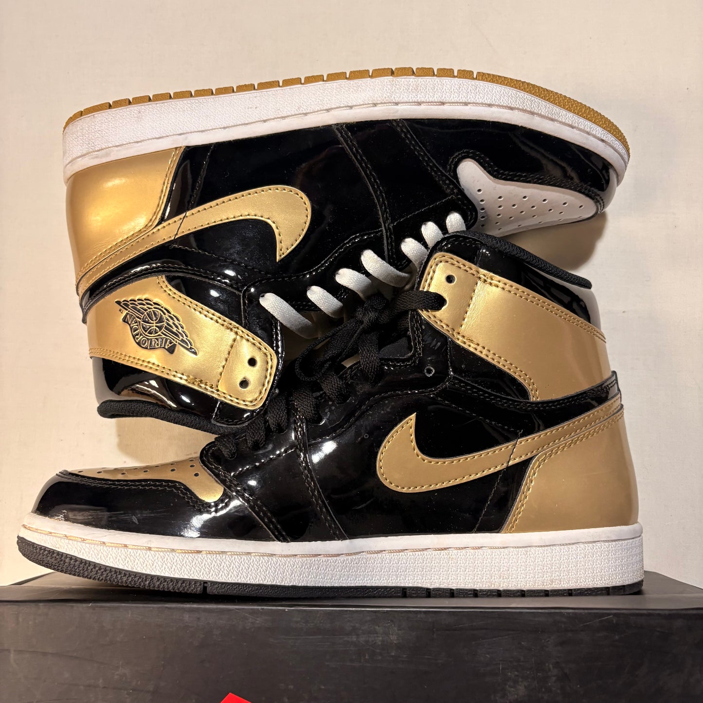 Jordan 1 Retro High Gold Top 3 U8.5