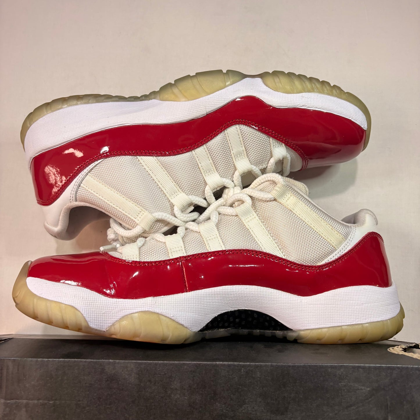 Jordan 11 Retro Low Cherry U10