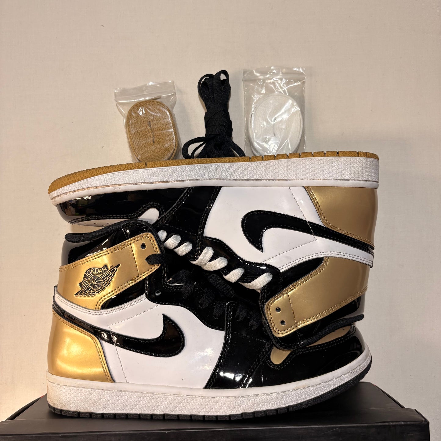 Jordan 1 Retro High Gold Top 3 U8.5