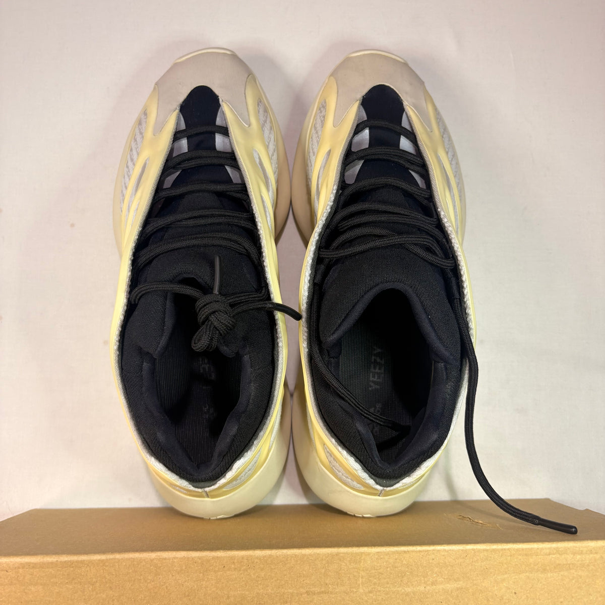 adidas Yeezy 700 V3 Azael U10.5