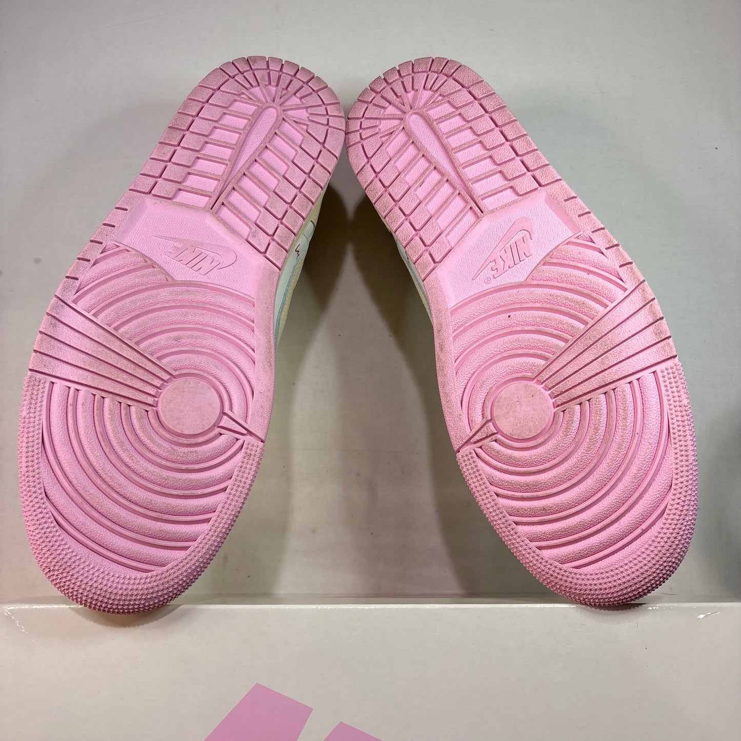 Jordan 1 Retro Low Travis Scott Shy Pink U10.5