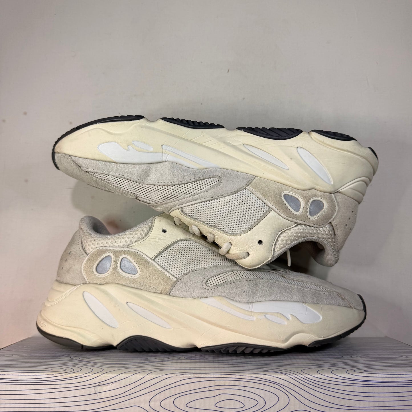 Adidas Yeezy Boost 700 Analog U9.5