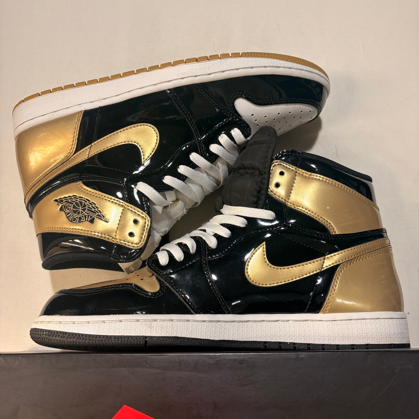 Jordan 1 Retro High Gold Toe U11