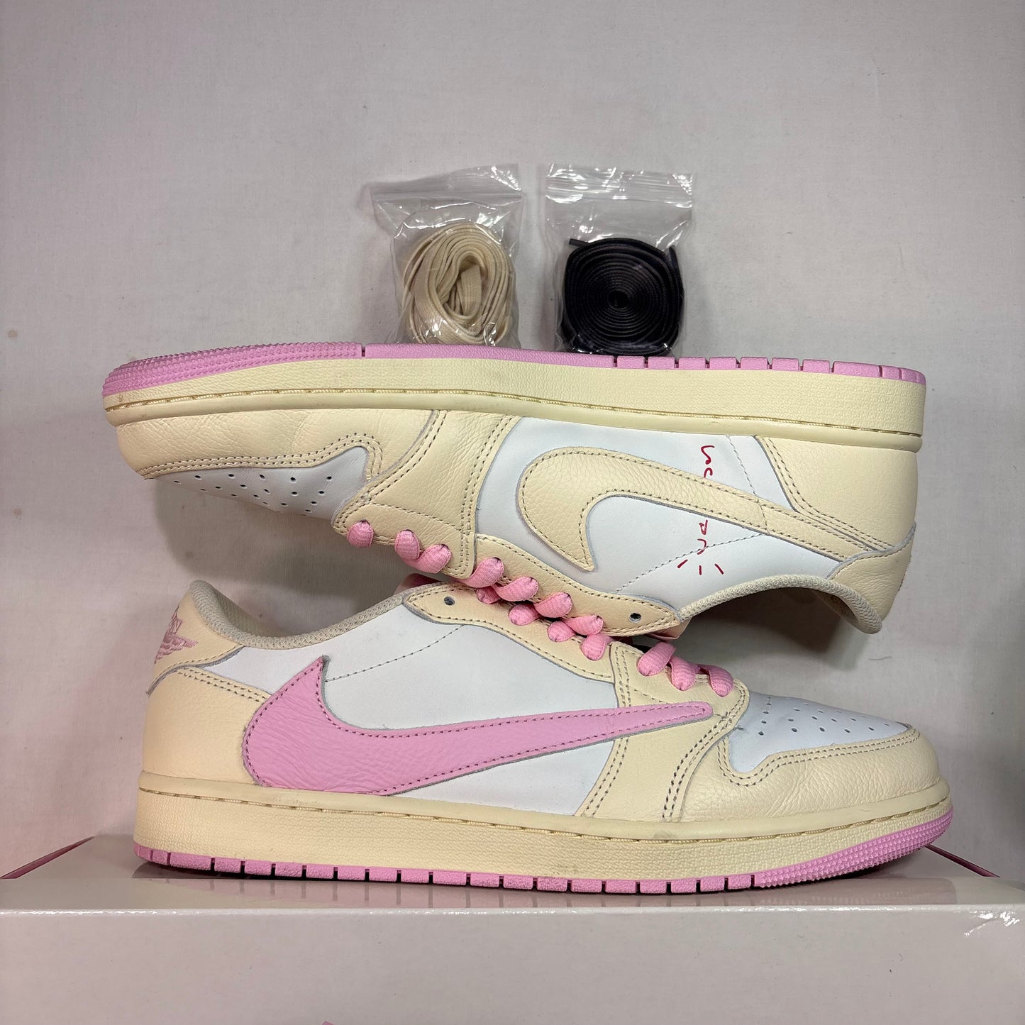Jordan 1 Retro Low Travis Scott Shy Pink U10.5
