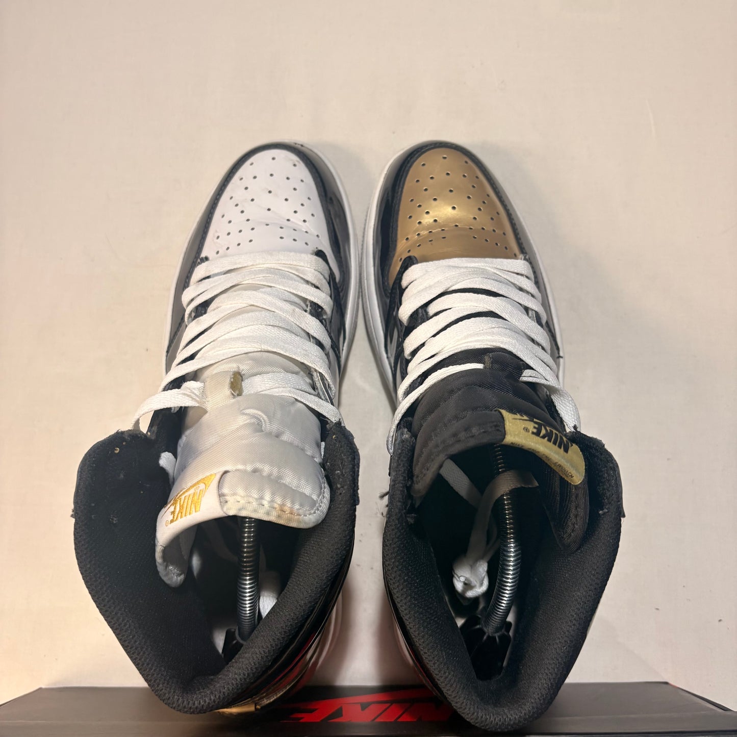 Jordan 1 Retro High Gold Toe U11