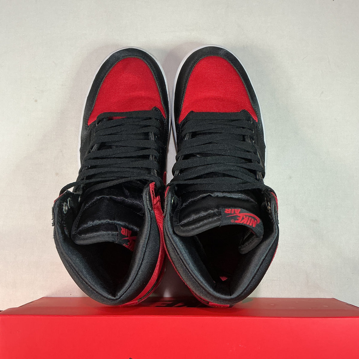 Jordan 1 Retro High Satin Bred U8W