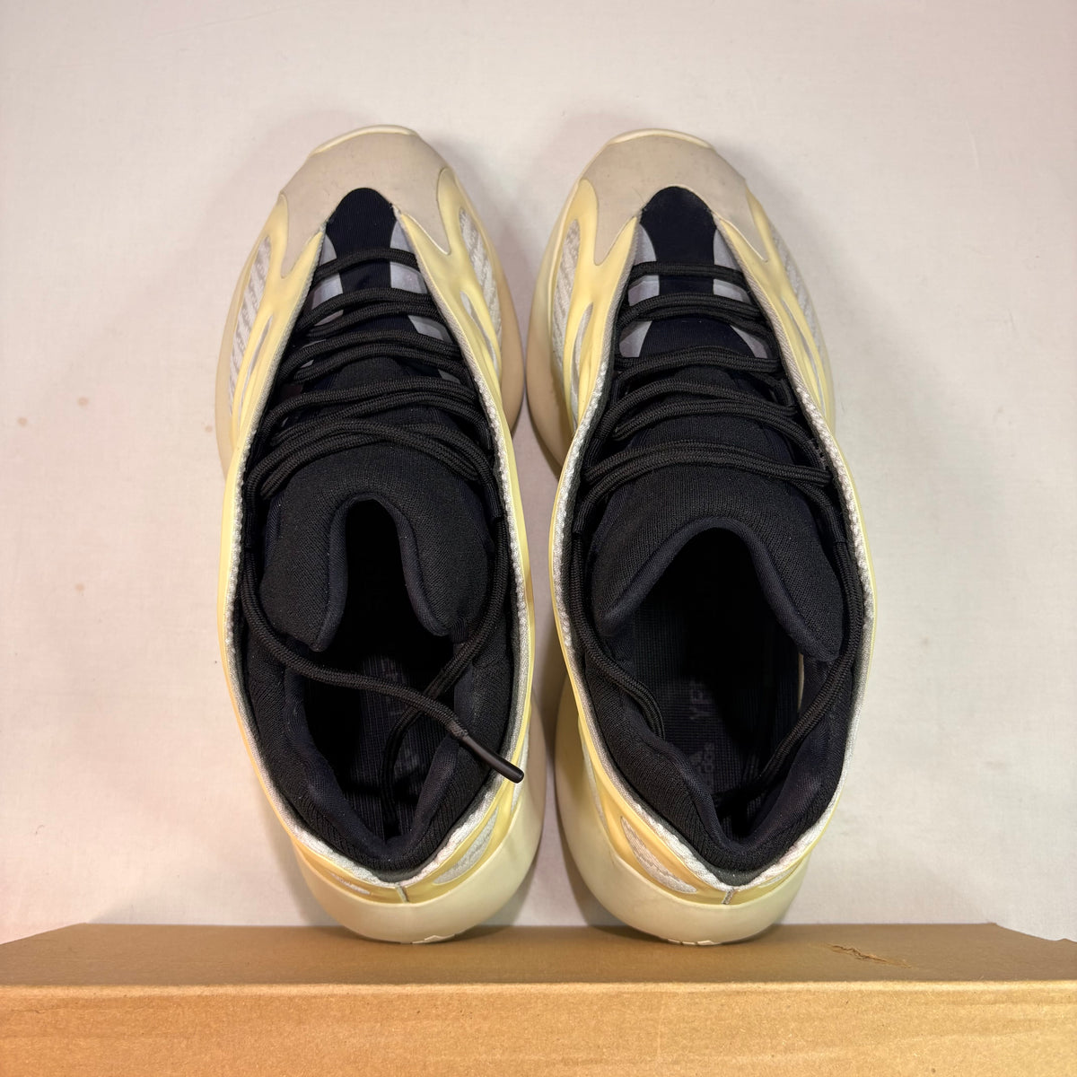 Yeezy 700 V3 Azael U10.5