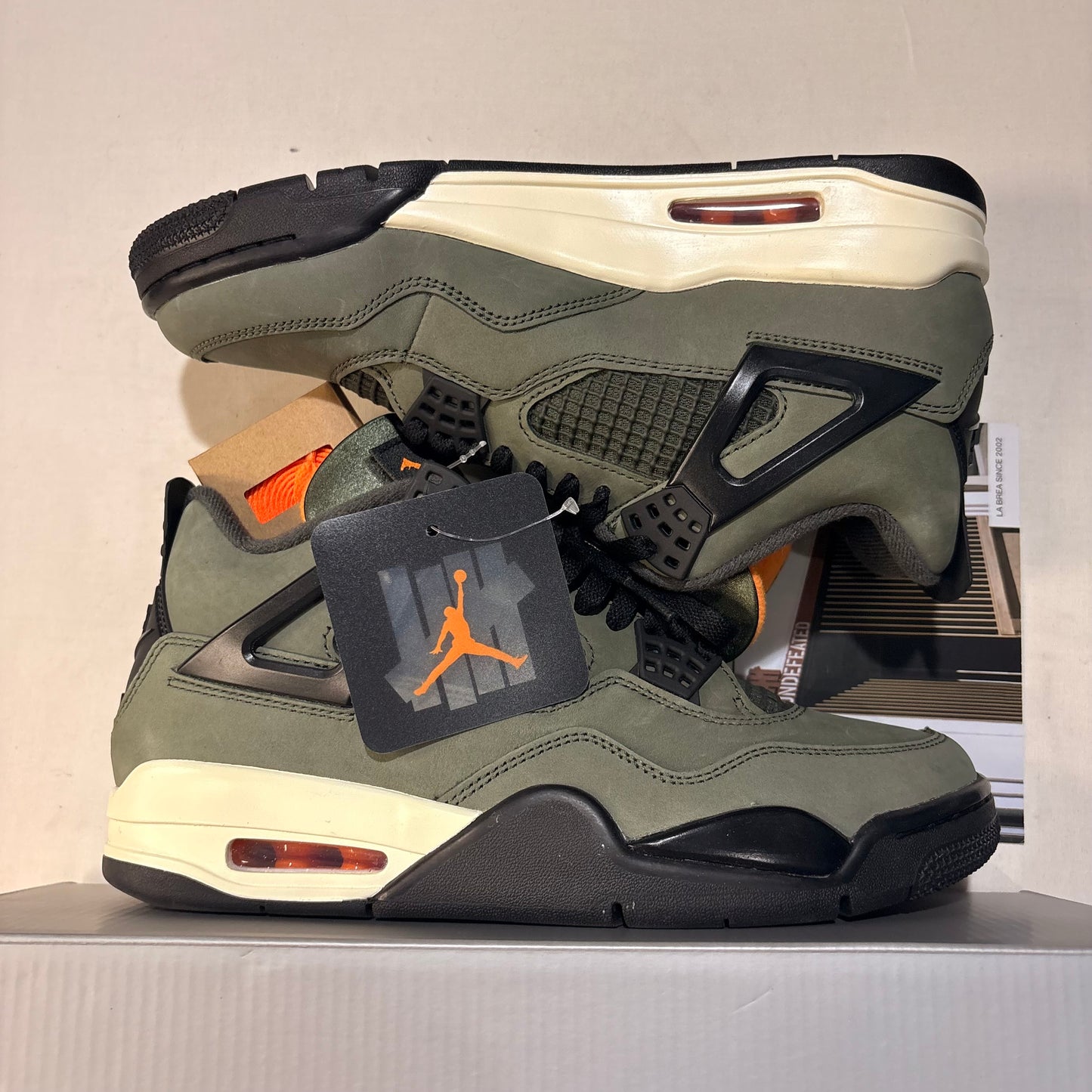 Jordan 4 Retro Undefeated (2025) U8