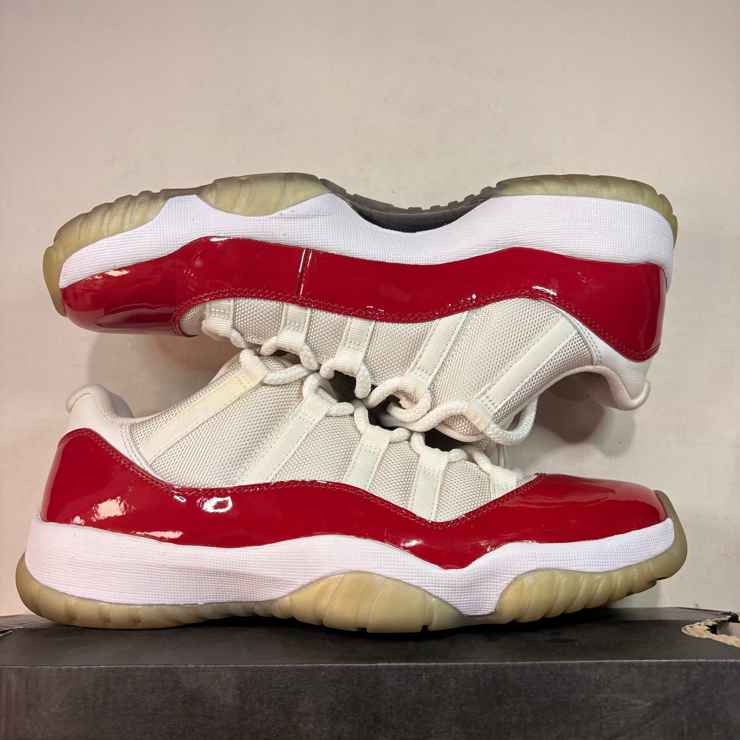 Jordan 11 Retro Low Cherry U10