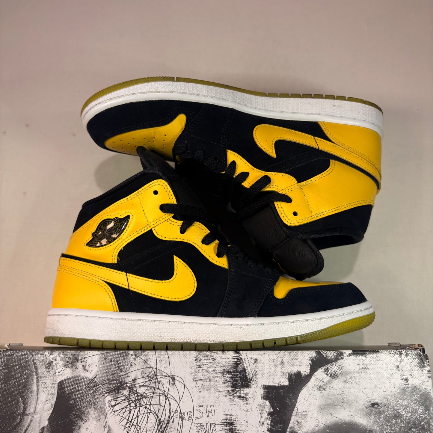 Jordan 1 Mid New Love (2025) U8