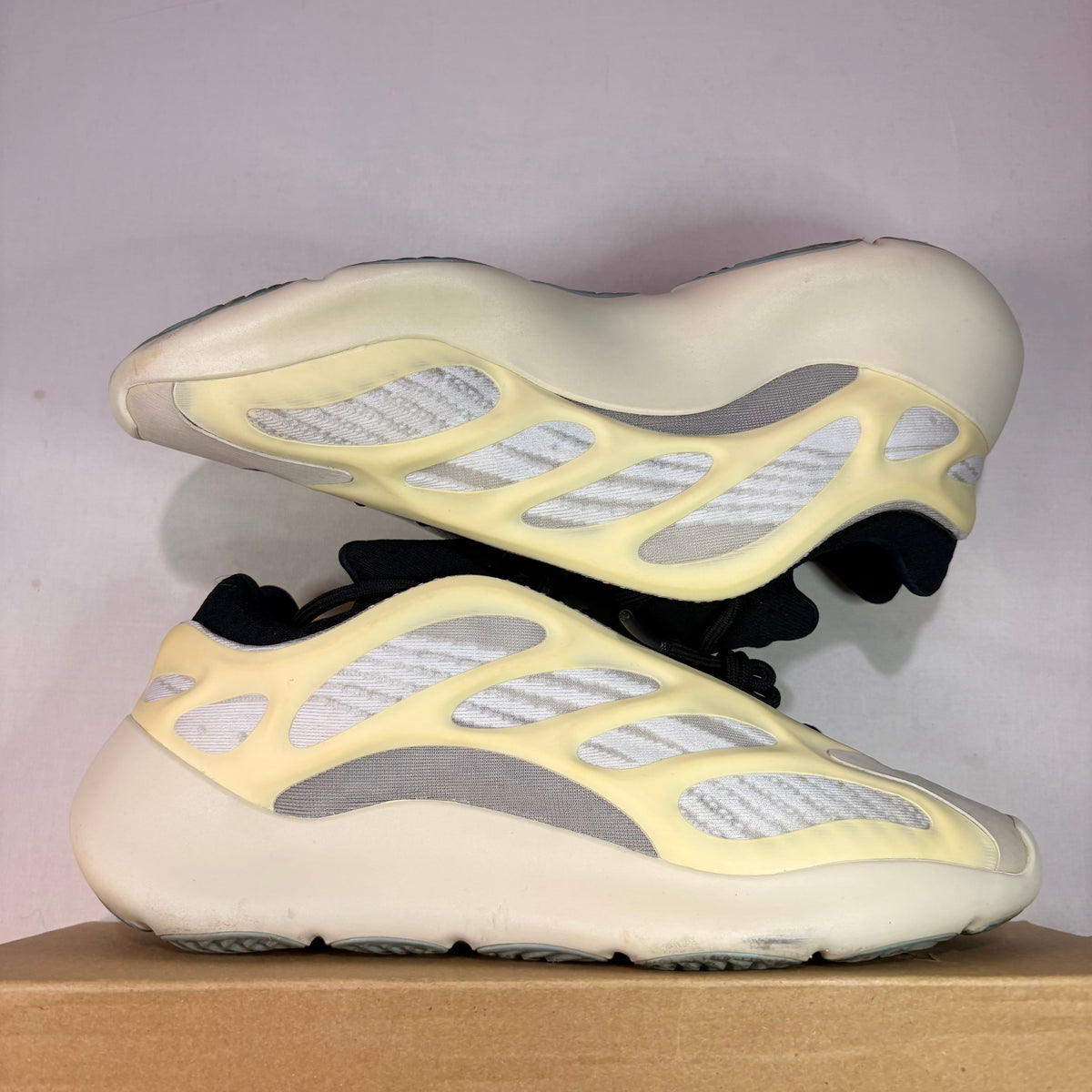 adidas Yeezy 700 V3 Azael U10.5