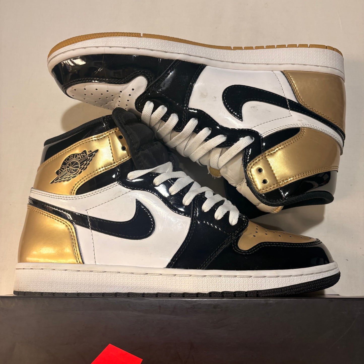 Jordan 1 Retro High Gold Toe U11