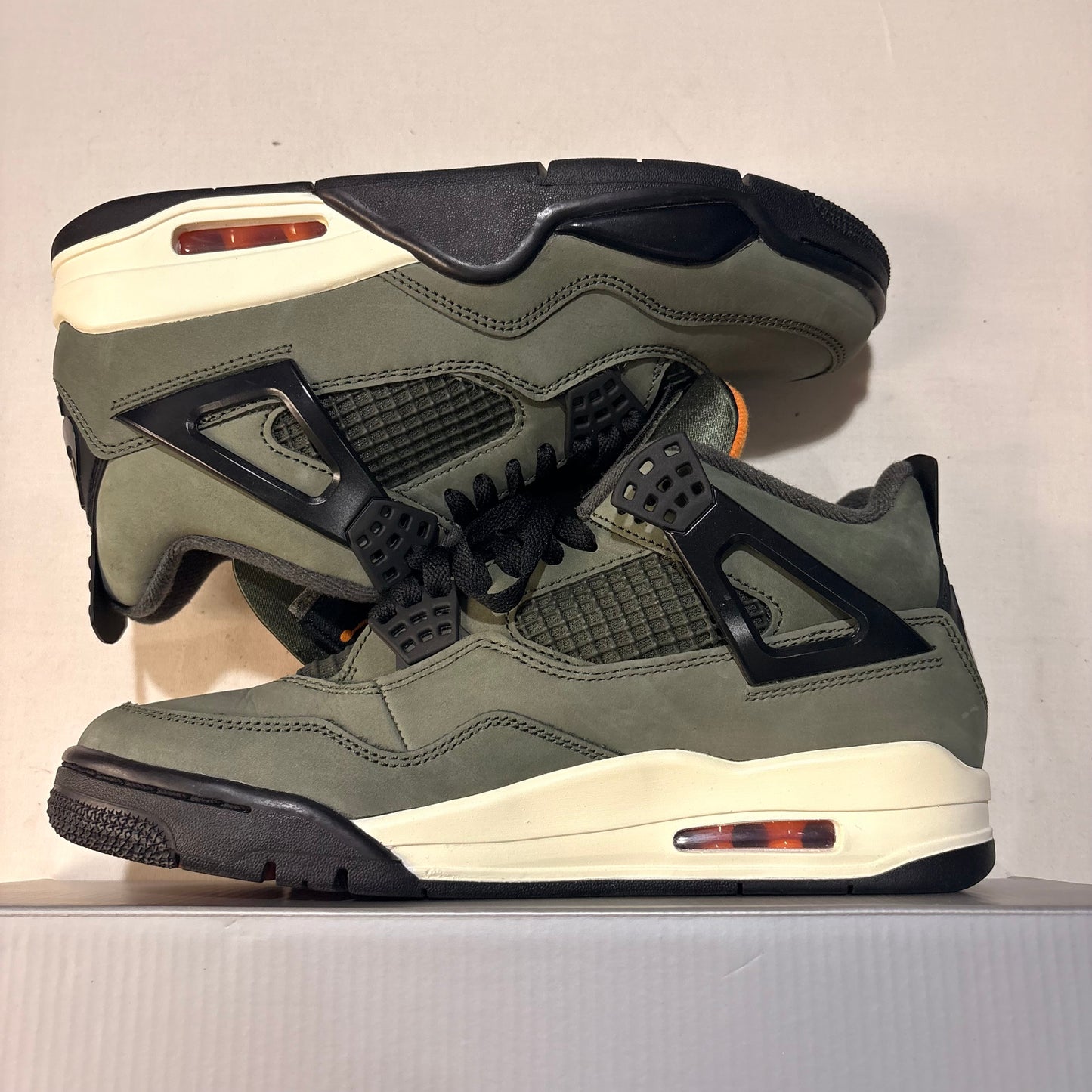 Jordan 4 Retro Undefeated (2025) U8