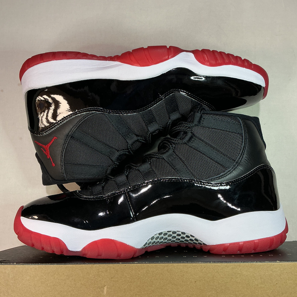 Jordan 11 Retro Playoffs Bred (2019) U10