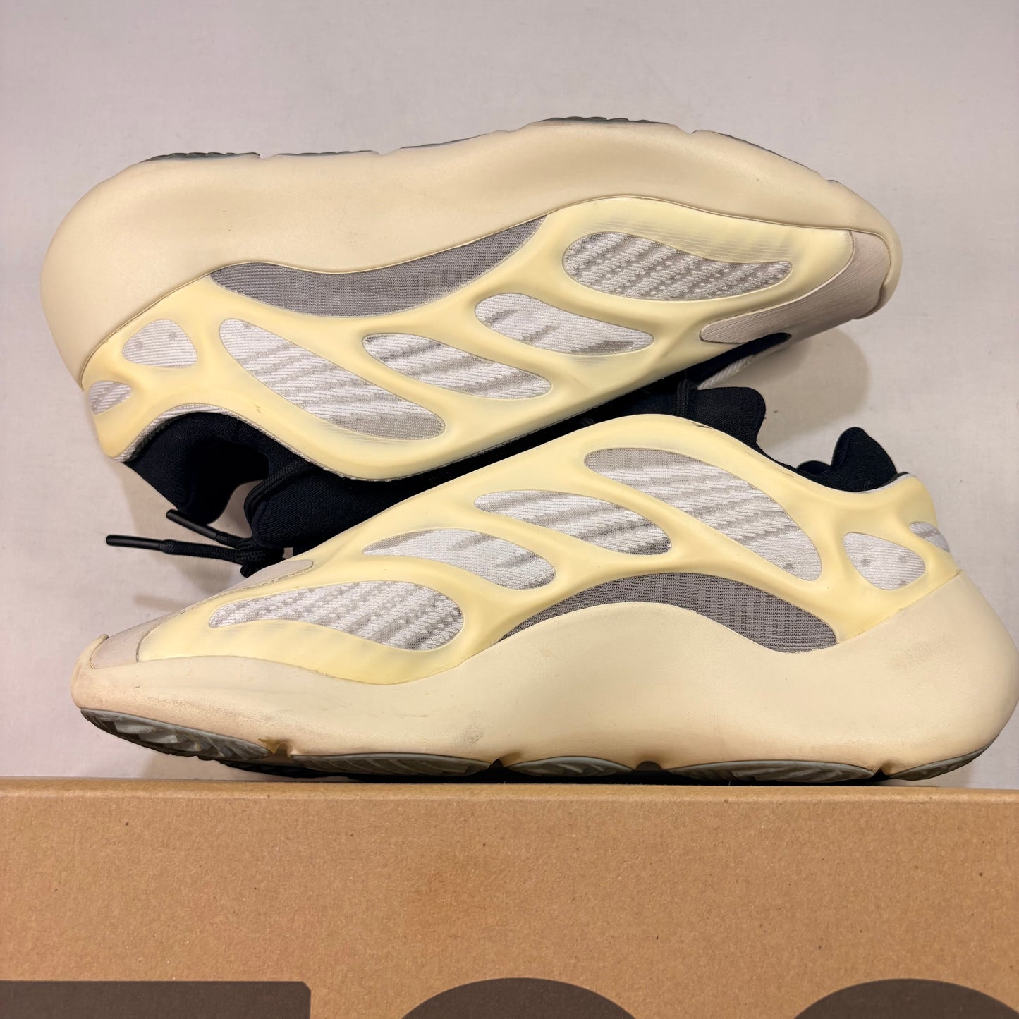 Adidas Yeezy 700 V3 Azael U9