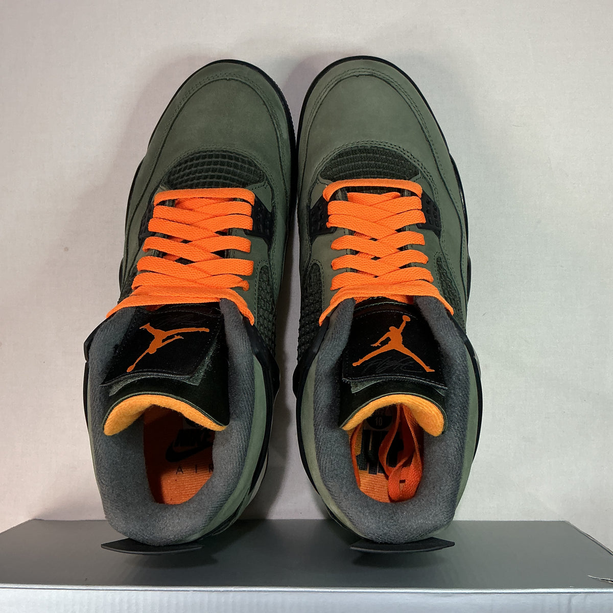 Jordan 4 Retro Undefeated (2025) U10