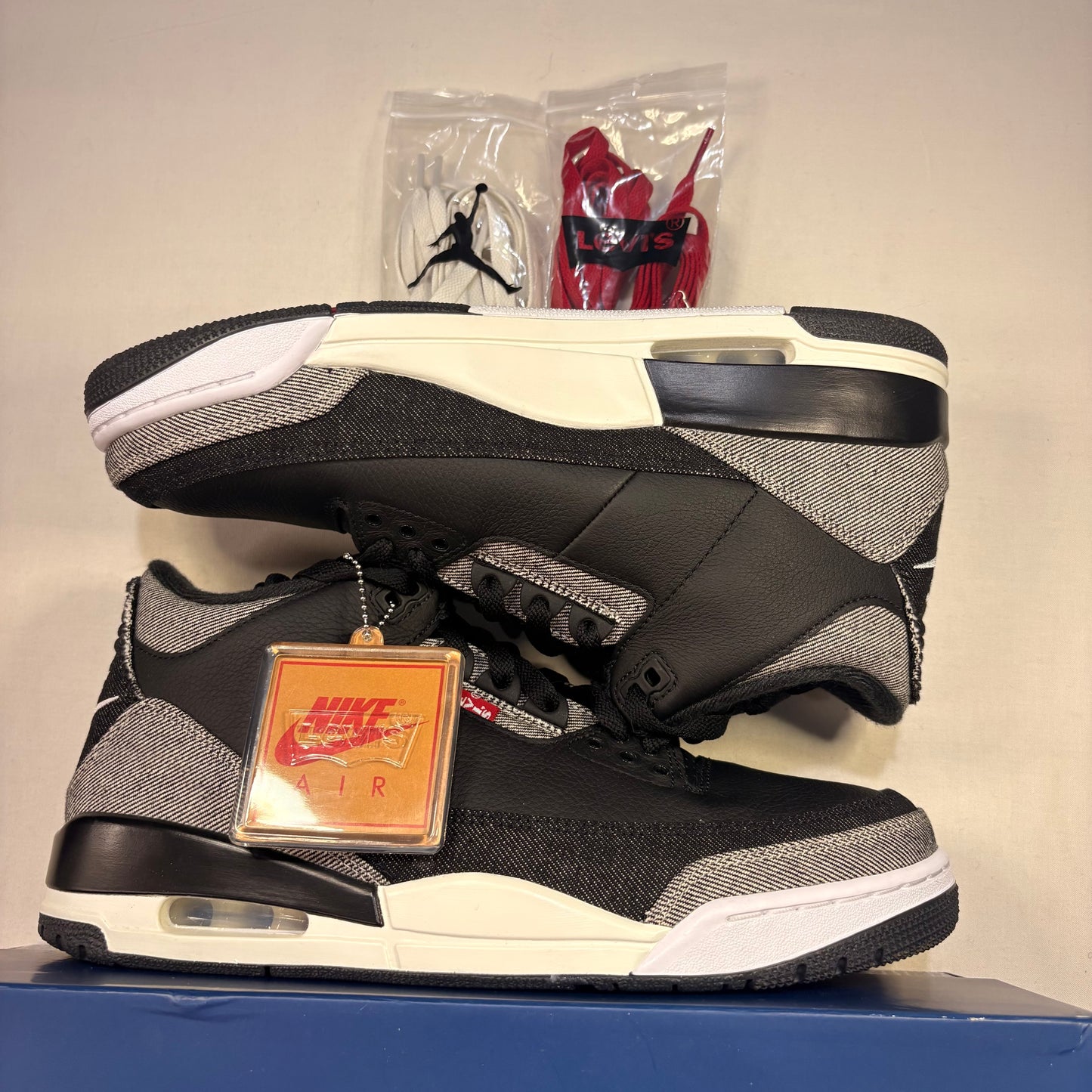 Jordan 3 Retro Levi's Black U10