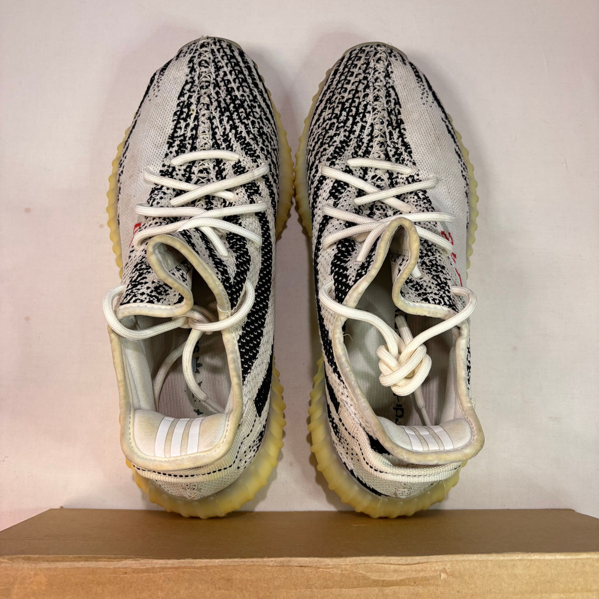 Yeezy Boost 350 V2 Zebra U10