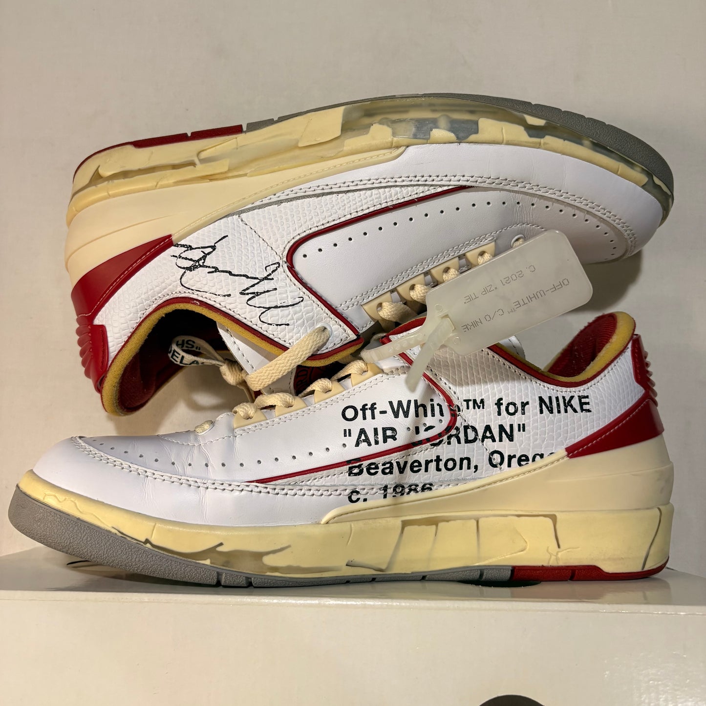 Jordan 2 Retro Low Off White White Red U10