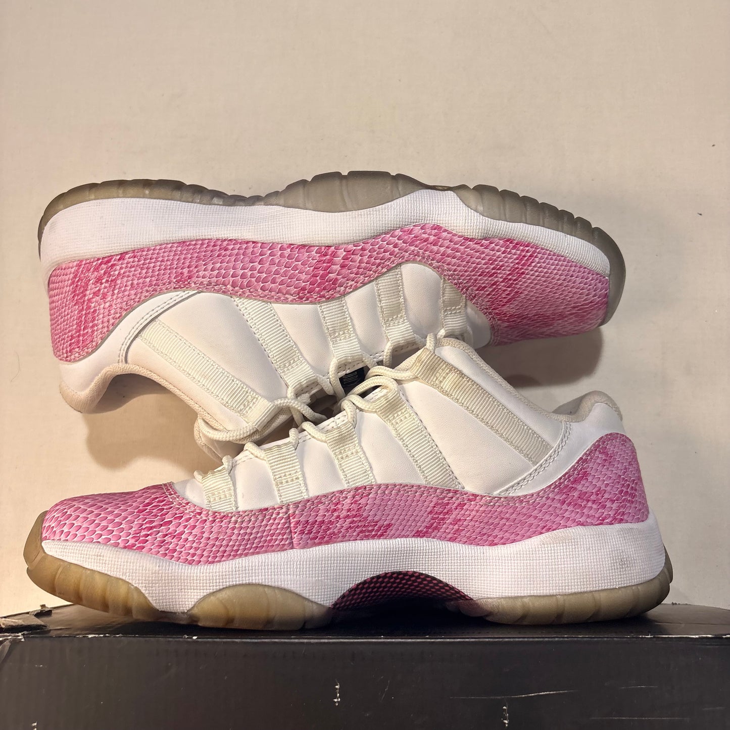 Jordan 11 Retro Low Pink Snakeskin (2013) U7