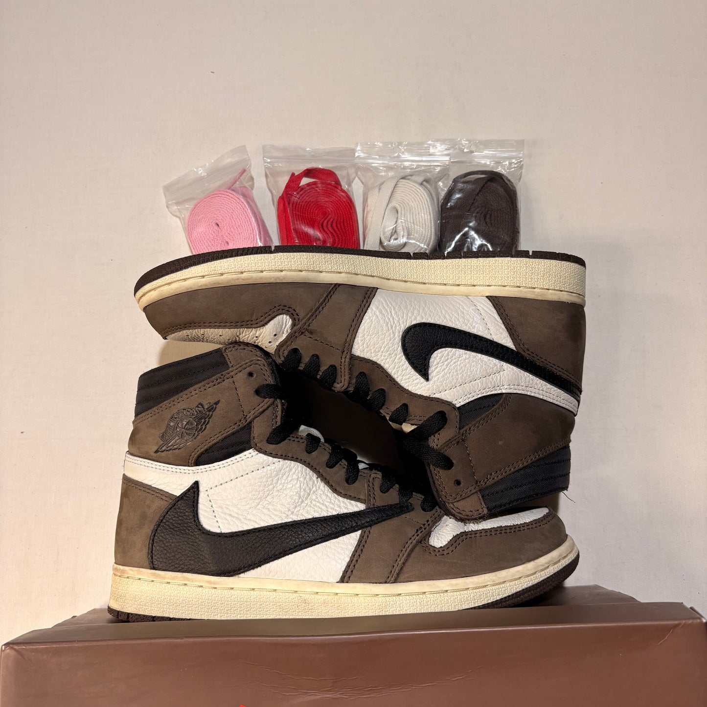 Jordan 1 Retro High Travis Scott Mocha U7