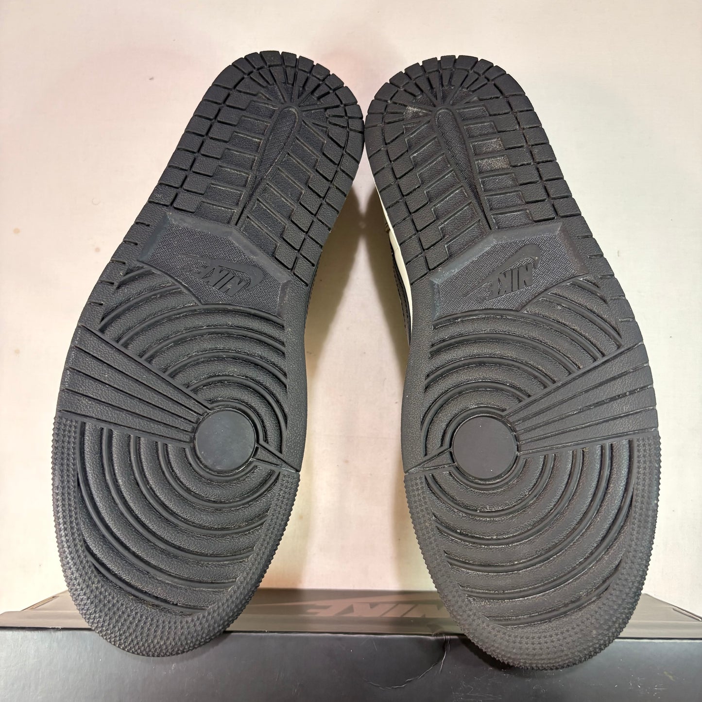 Jordan 1 Retro Low Mocha U9.5