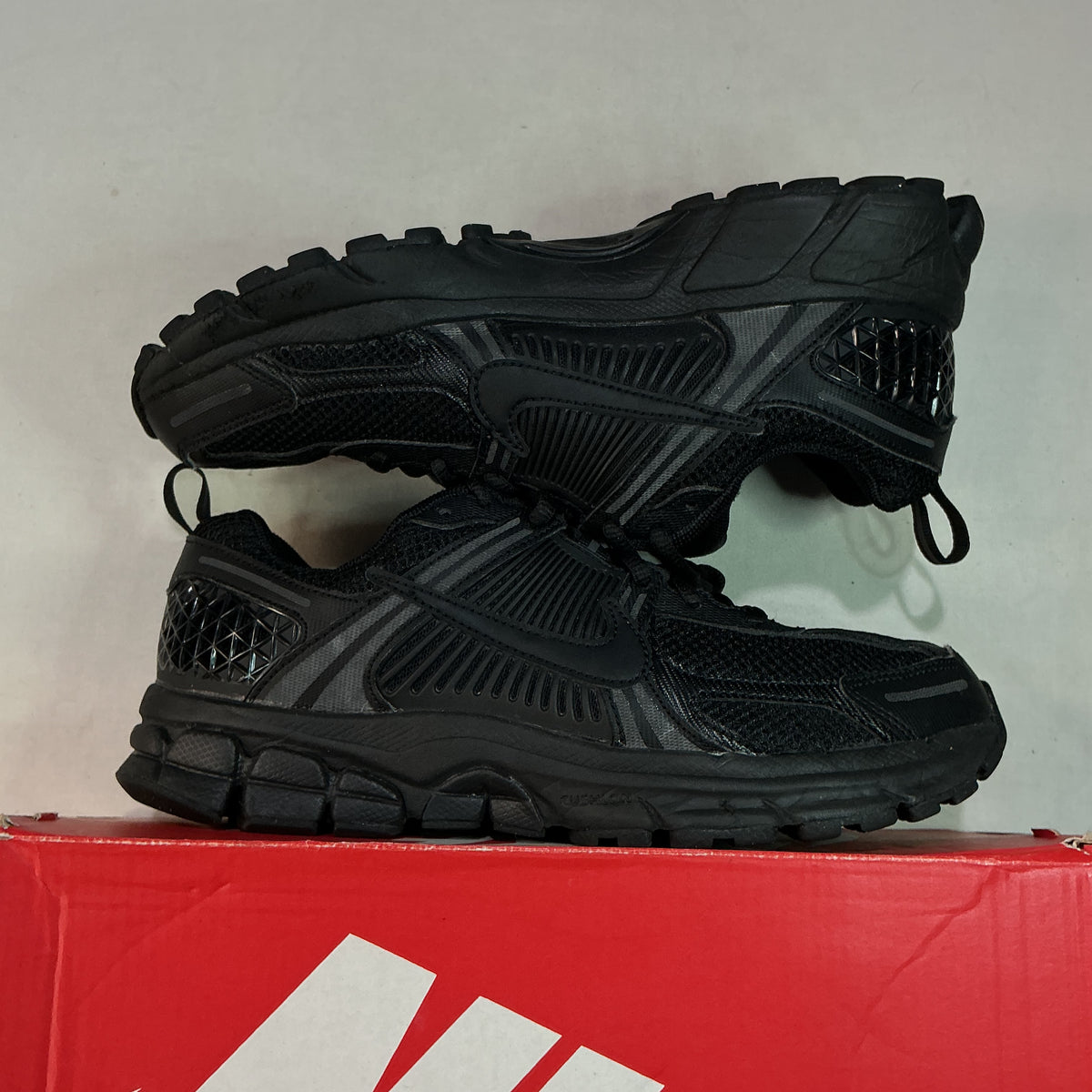 Nike Vomero 5 Black U6.5