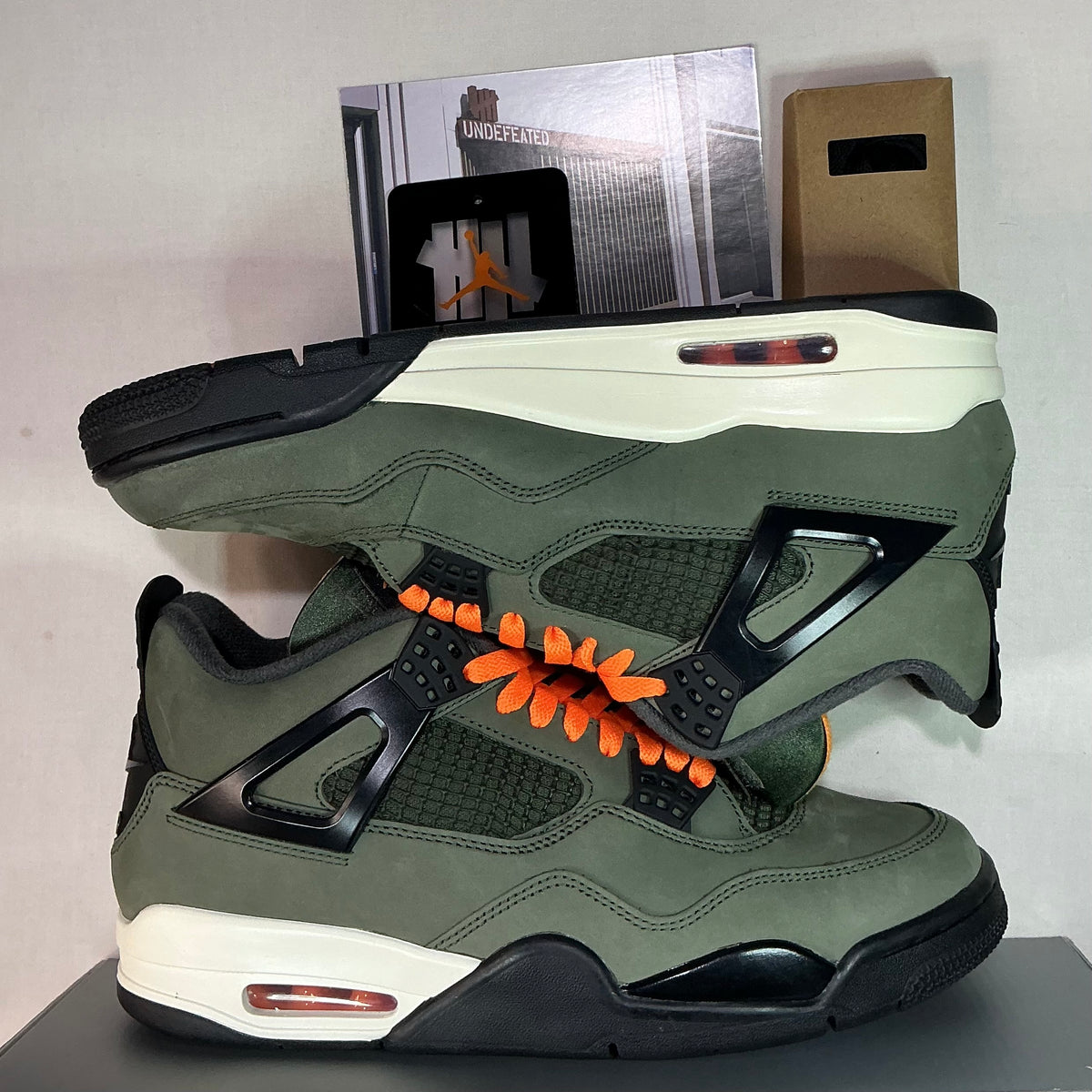 Jordan 4 Retro Undefeated (2025) U10