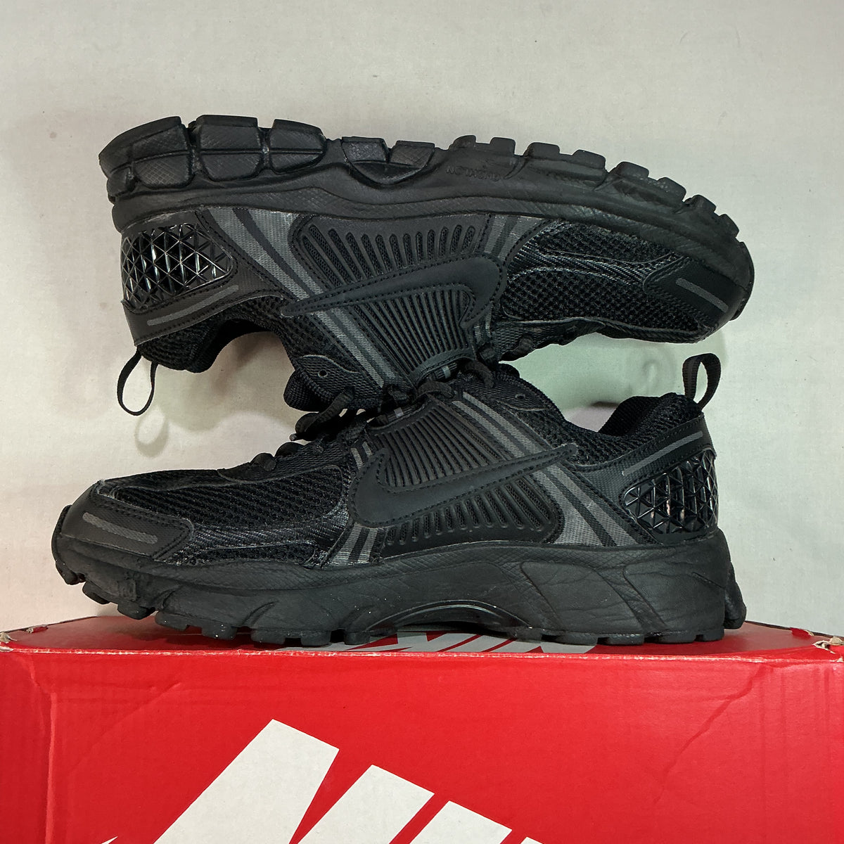 Nike Vomero 5 Black U6.5