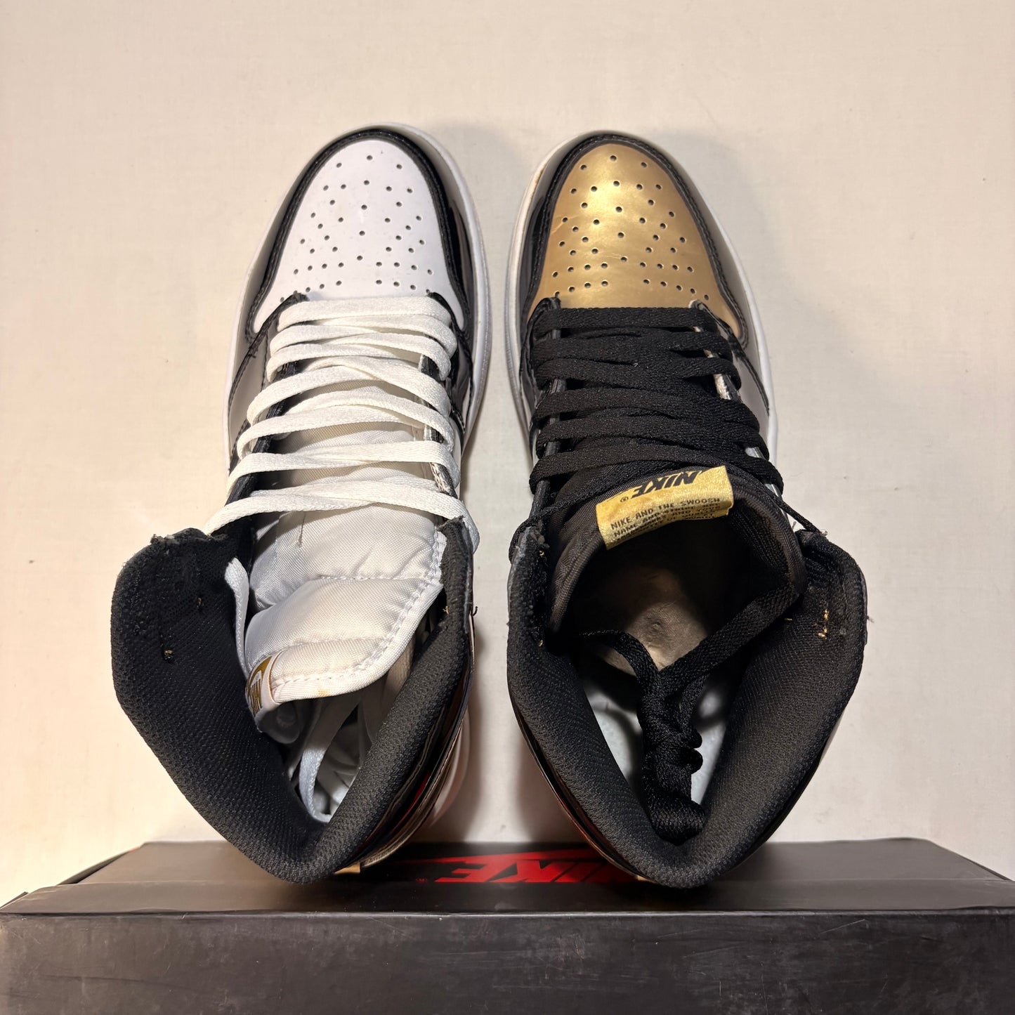 Jordan 1 Retro High Gold Top 3 U8.5