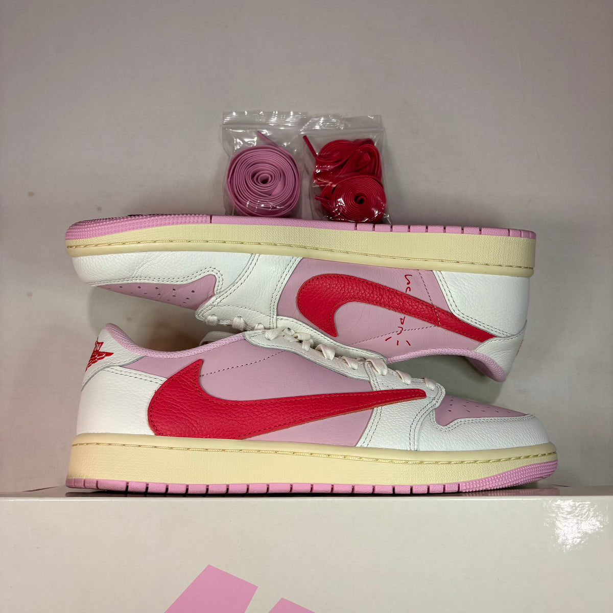 Jordan 1 Retro Low Travis Scott Sail Tropical Pink U10