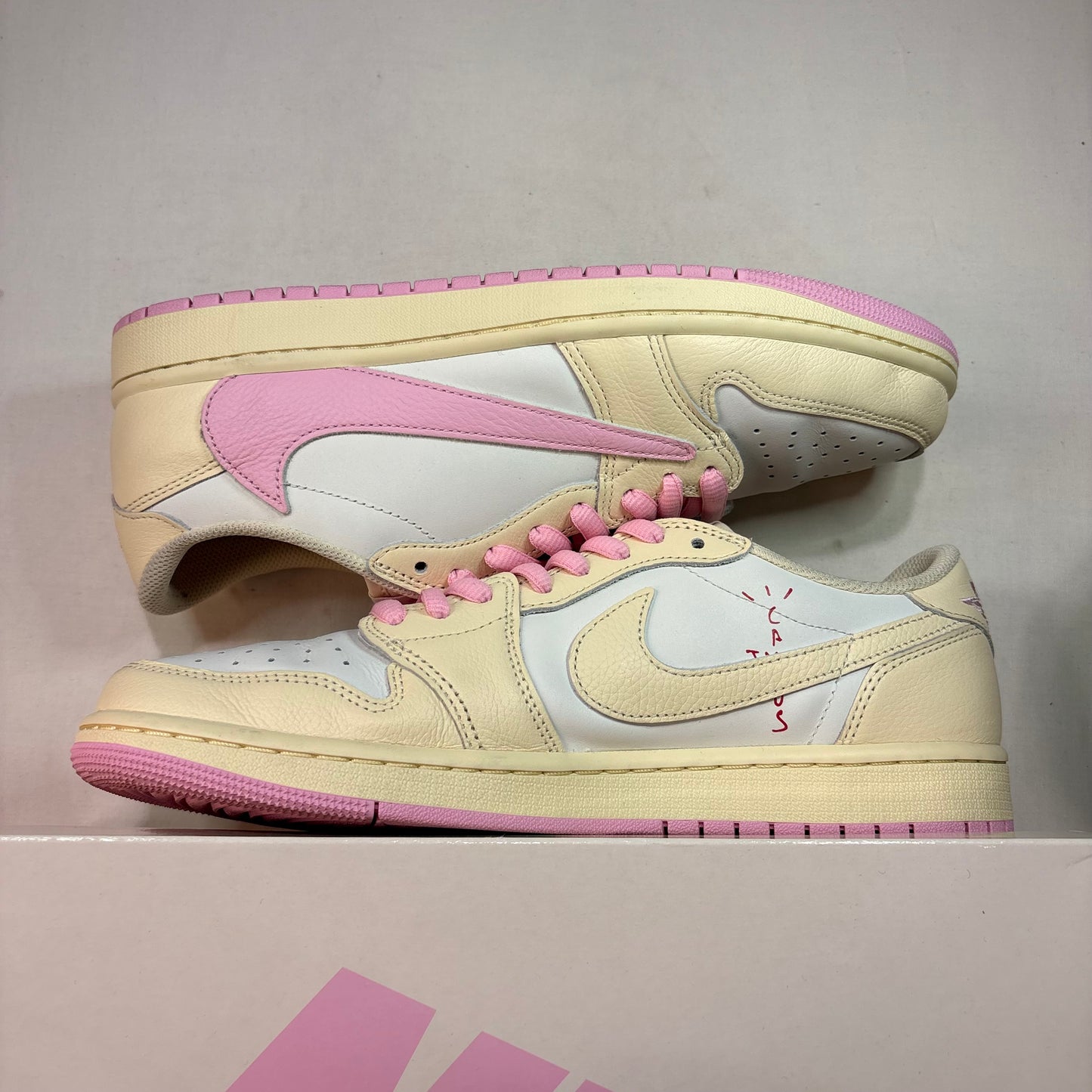 Jordan 1 Retro Low Travis Scott Shy Pink U10.5