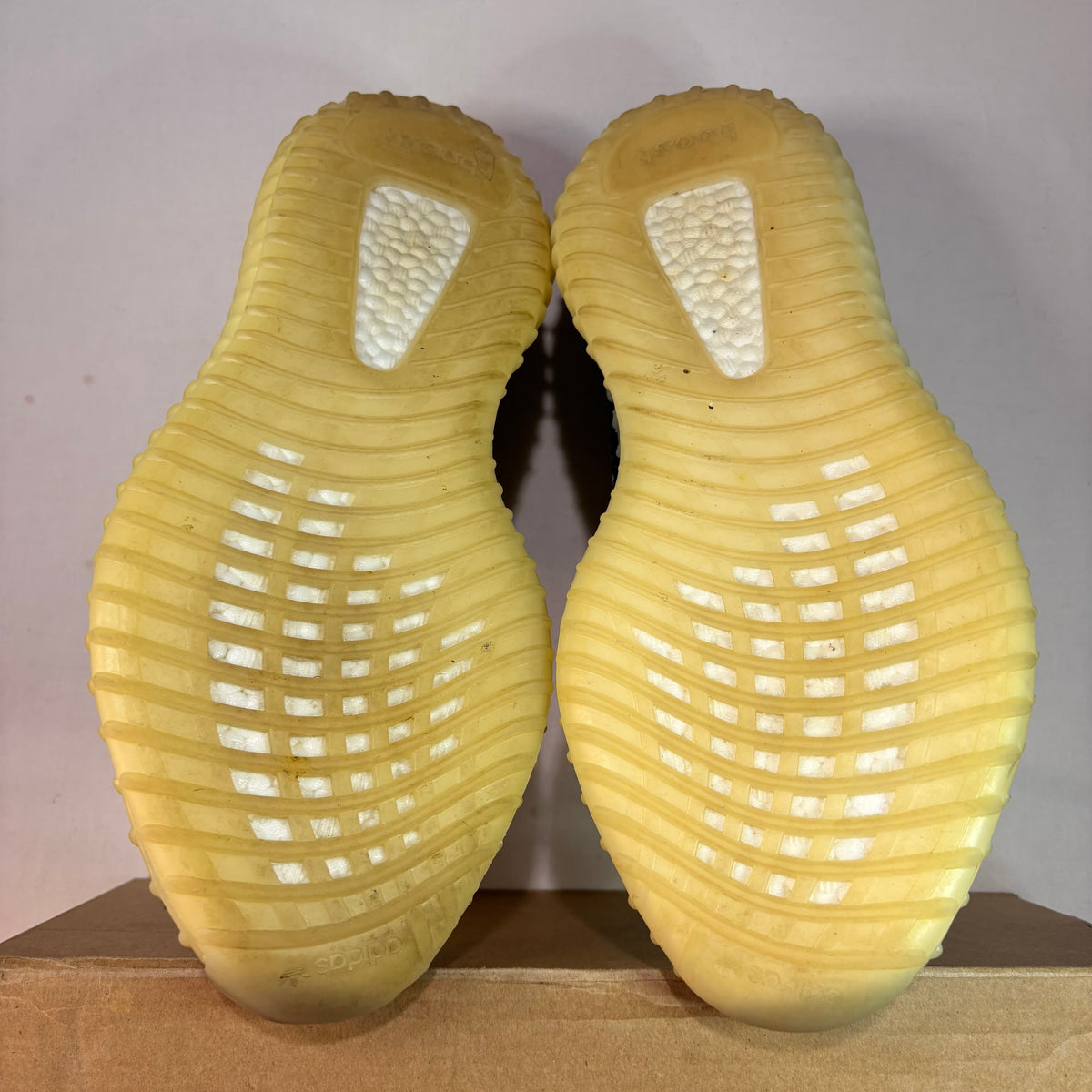 Yeezy Boost 350 V2 Zebra U10