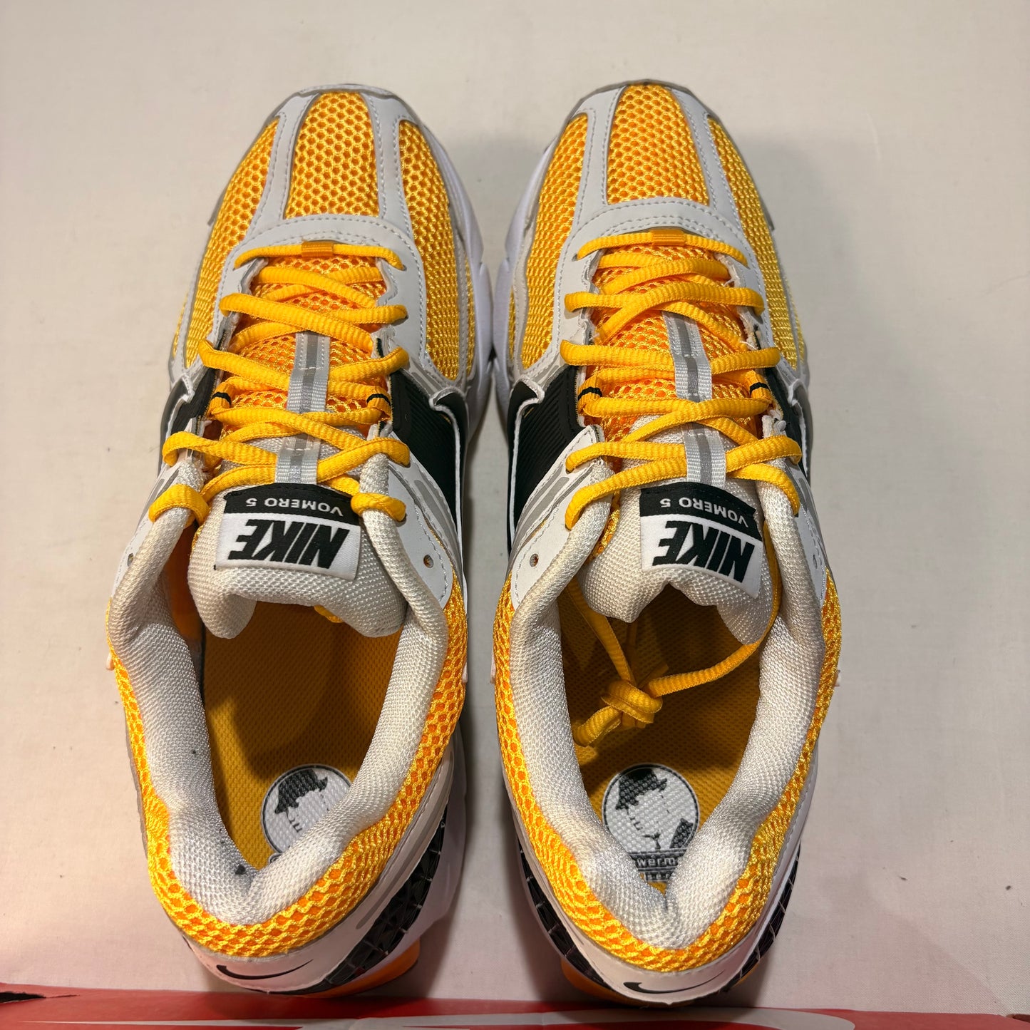 Nike Zoom Vomero 5 Photon Dust Laser Orange U11.5