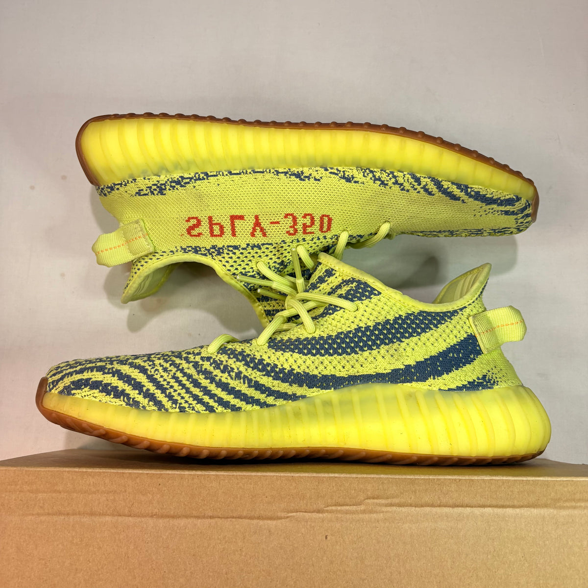 Yeezy Boost 350 V2 Semi Frozen Yellow U10.5