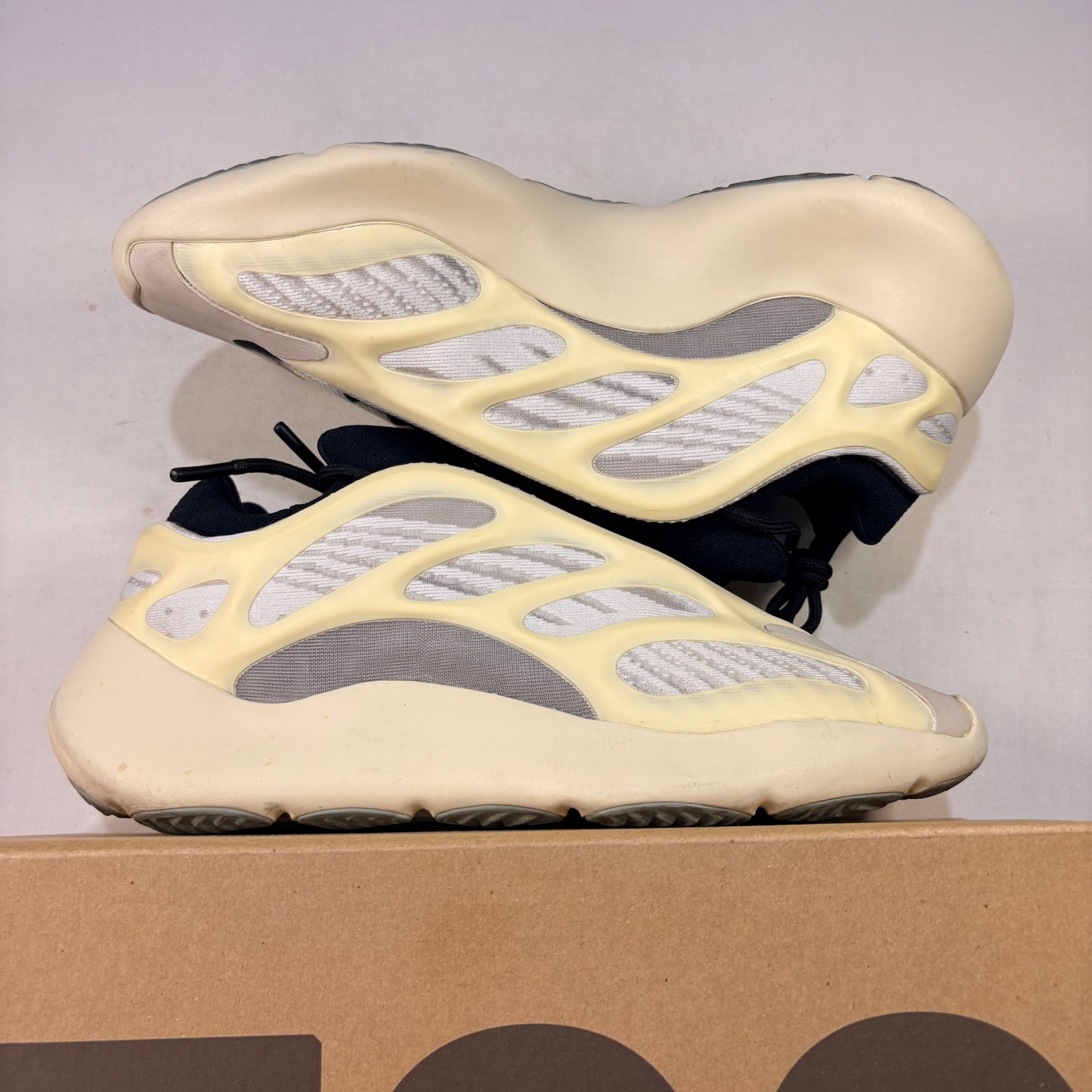 Adidas Yeezy 700 V3 Azael U9