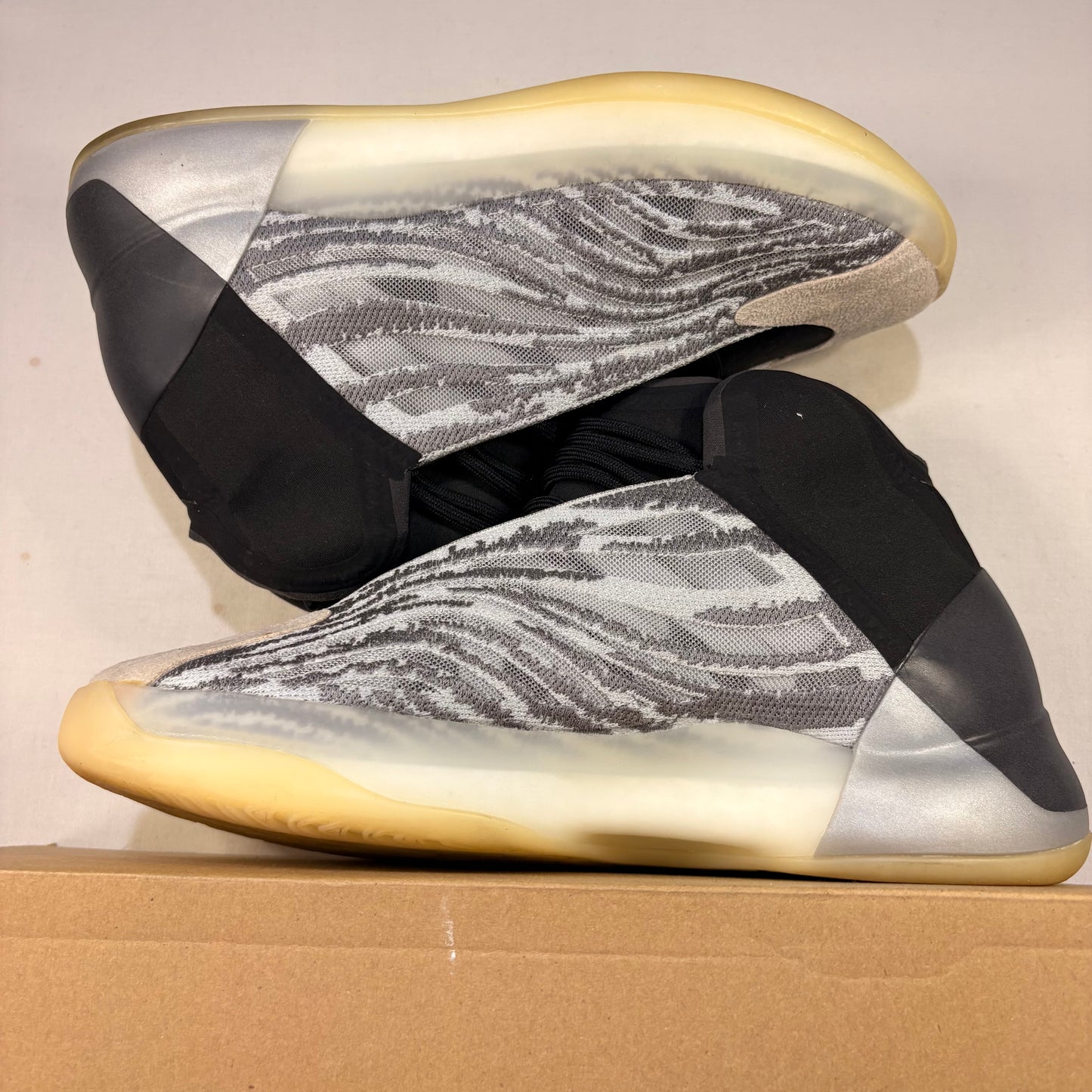 Adidas Yeezy Qntm U8.5