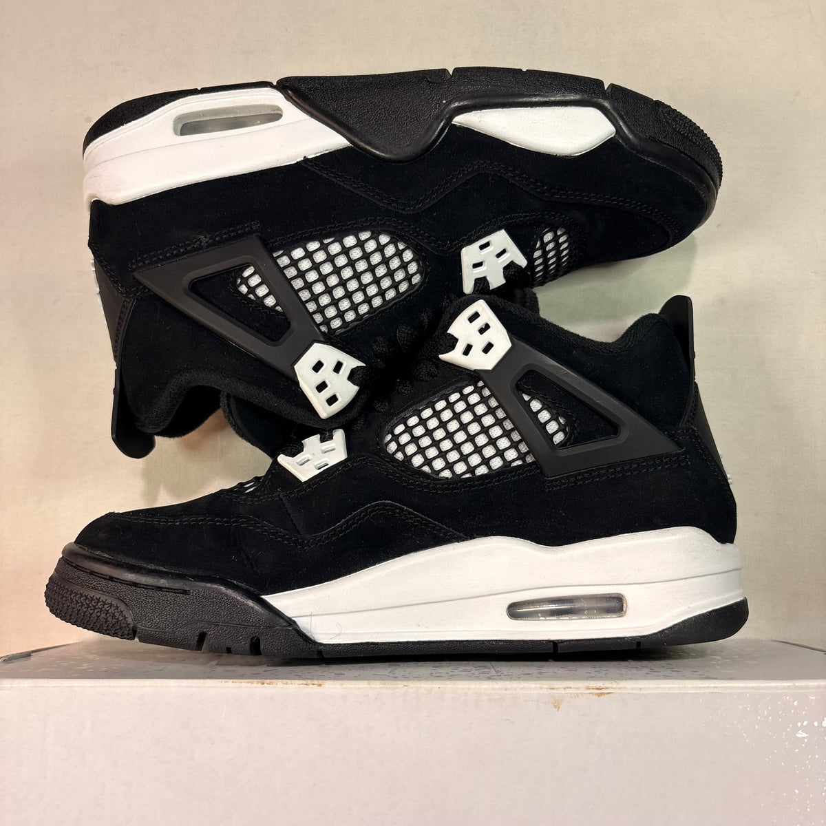 Jordan 4 Retro White Thunder U4.5