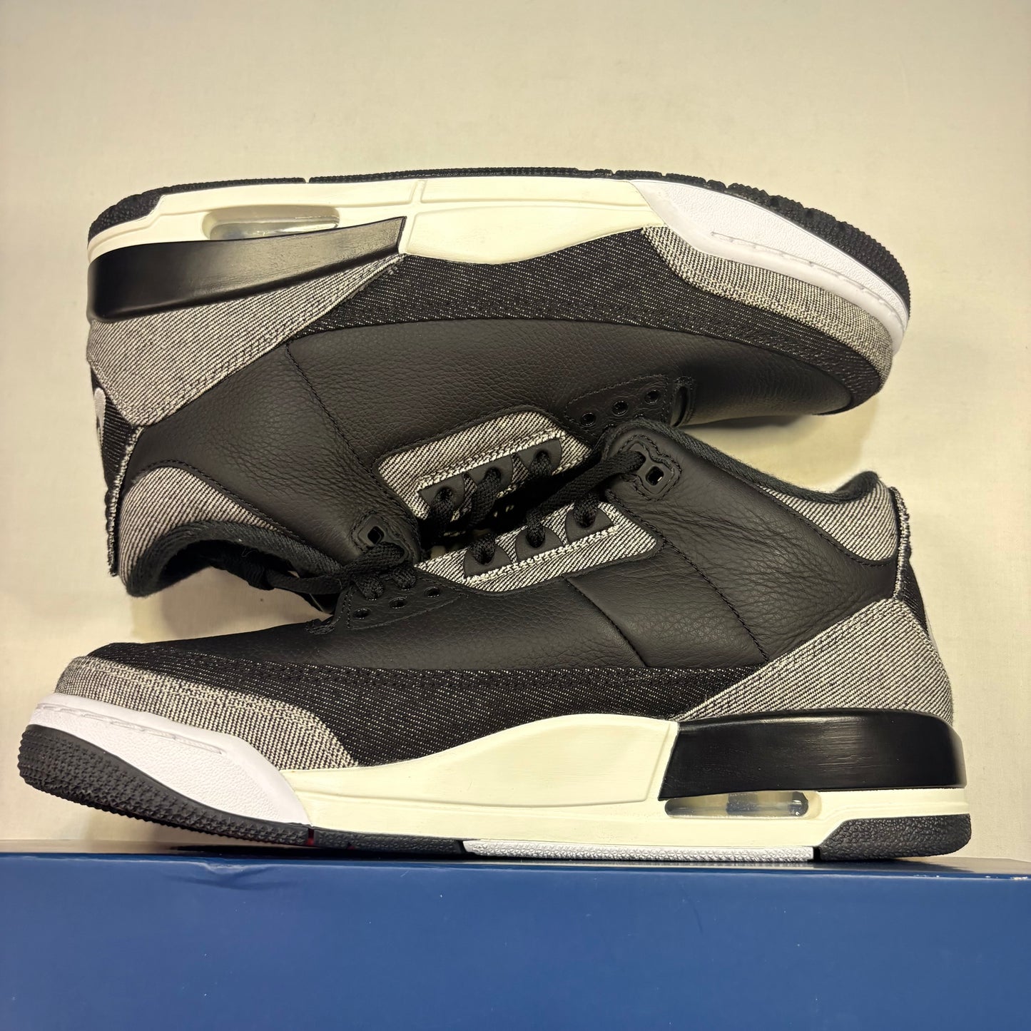 Jordan 3 Retro Levi's Black U10