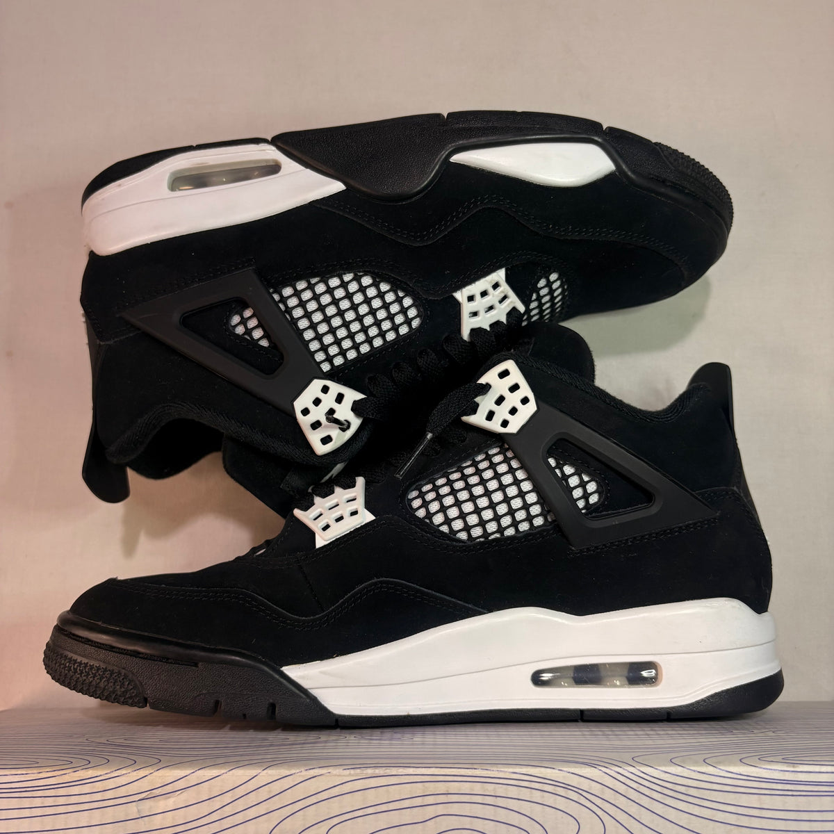Jordan 4 Retro White Thunder U8