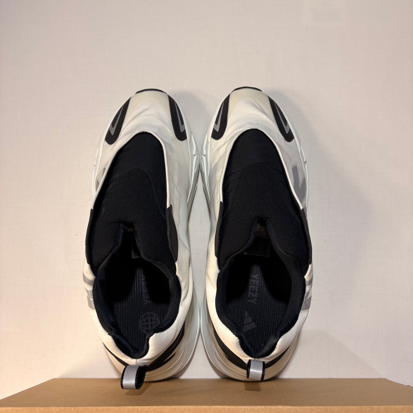 Adidas Yeezy Boost 700 MNVN Laceless Analog U9.5