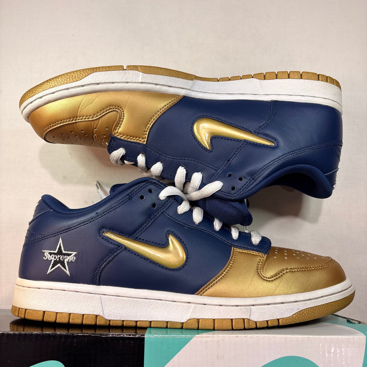 Supreme Sb Dunk Low Supreme Jewel Swoosh Gold U9.5