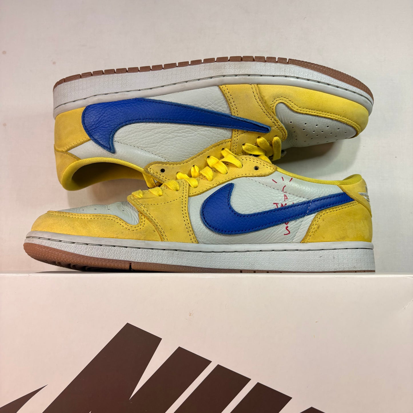 Jordan 1 Retro Low Travis Scott Canary U9.5W