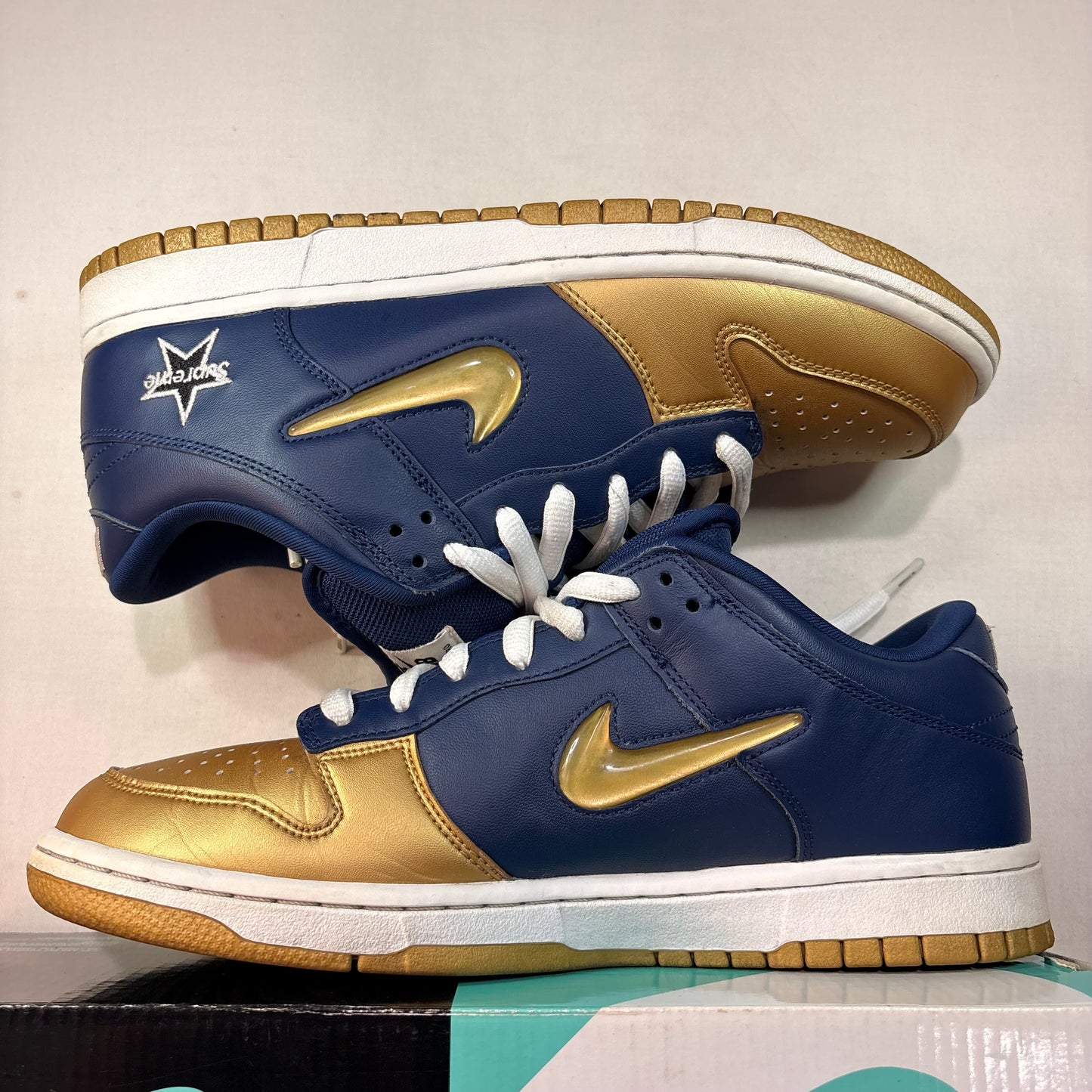Supreme Sb Dunk Low Supreme Jewel Swoosh Gold U9.5