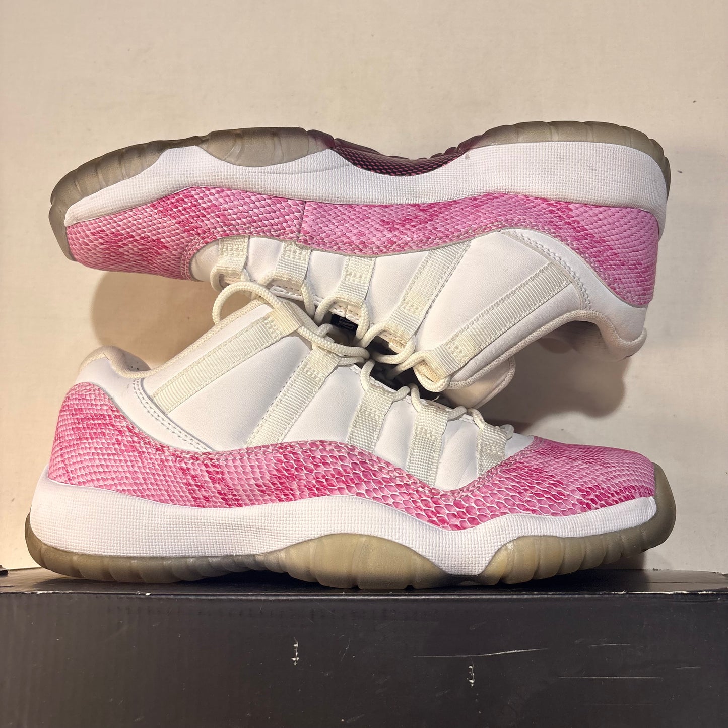 Jordan 11 Retro Low Pink Snakeskin (2013) U7